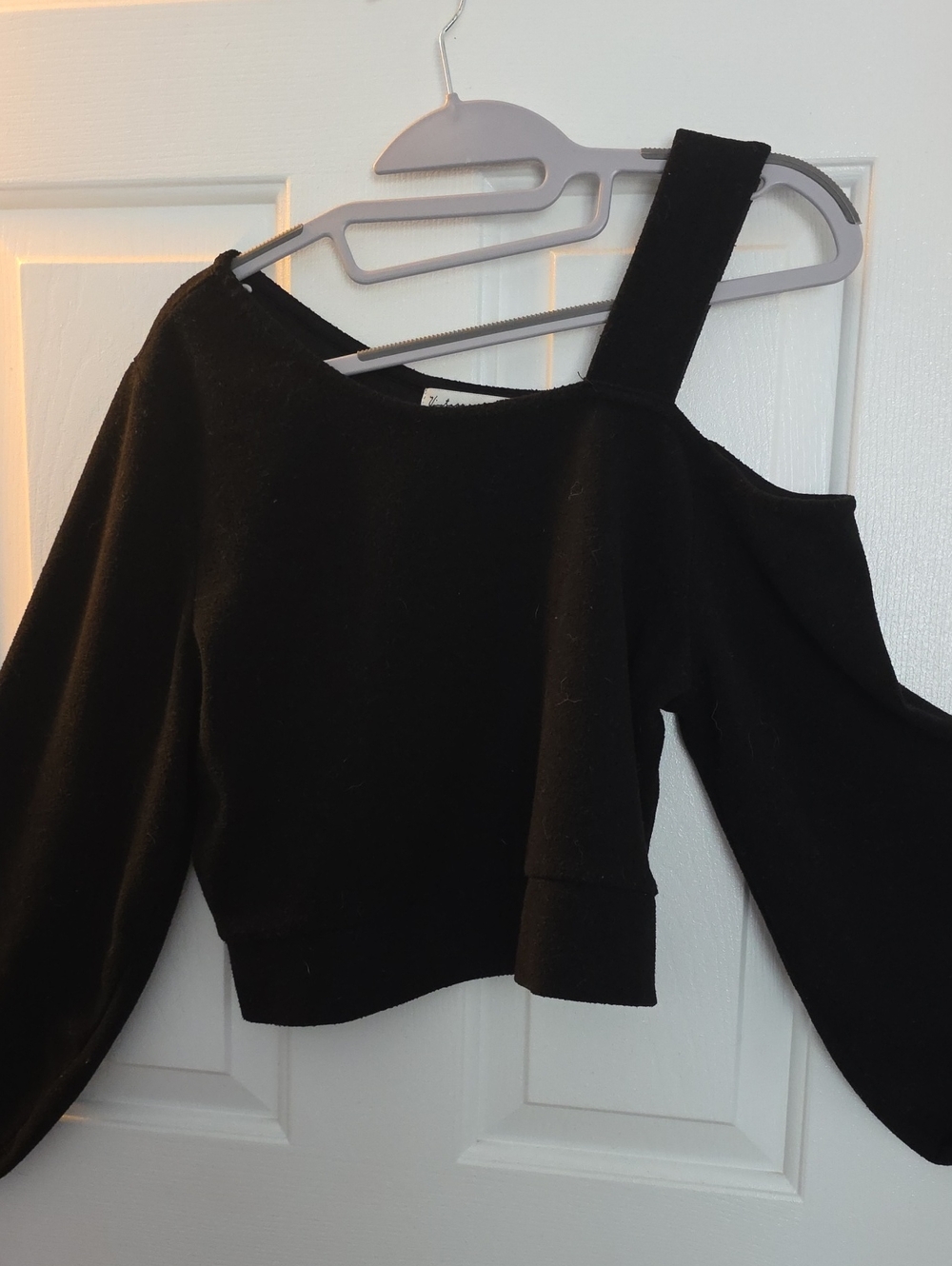 Vintage Havana Black One-Shoulder Off-the-Shoulder Sweater